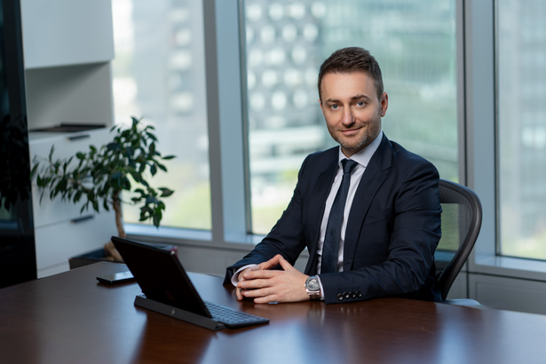 Rafinărie de aur în România. Rafinor a produs 5.000 de lingouri din aur și a depășit pragul de 40 de milioane de euro cifră de afaceri