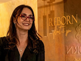 REBORN: Povestea resetării de la „deadline” la „starea de bine”. Cum a transformat Florina Costinaș experiența de branding într-un manifest pentru echilibru