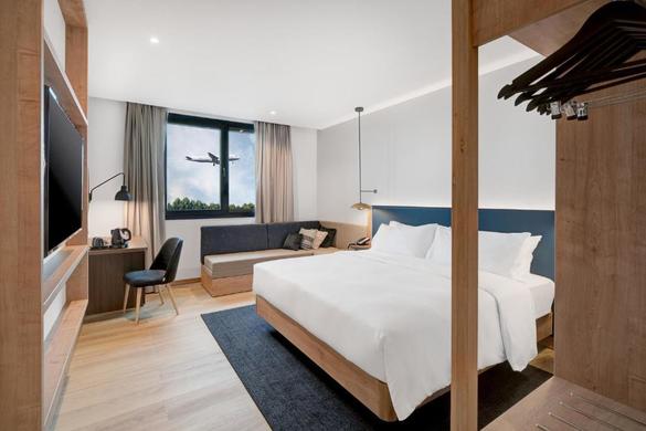 FOTO Hotel vândut în România - Yellow Tree intră oficial pe piața hotelieră românească prin preluarea Hilton din aeroportul Otopeni CONFIRMARE