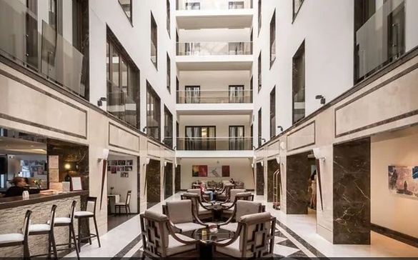 FOTO Hotel închis în centrul Bucureștiului, pentru renovare și rebranding