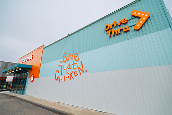 FOTO Popeyes se extinde în România și deschide un nou restaurant în Cluj-Napoca