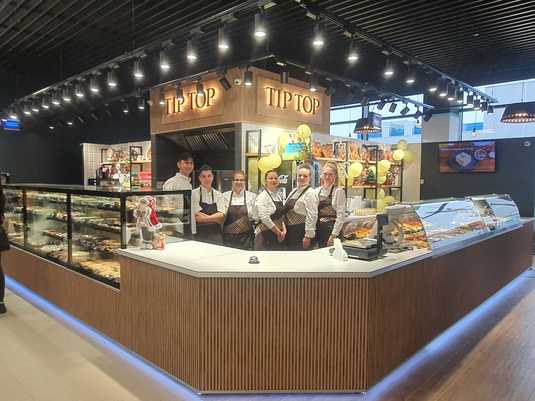 FOTO Tip Top pregătește redeschiderea unei cofetării emblematice a Bucureștiului, închisă de peste un deceniu