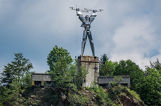 Hidroelectrica redeschide accesul către un celebru monument. Intrarea turiștilor la ”Statuia lui Prometeu” de la Vidraru, din nou permisă