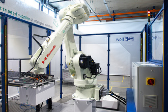 Kawasaki Robotics va prezenta la Profit News problemele legate de deficitul de forță de muncă, rolul automatizării în creșterea productivității, cât de accesibilă este robotizarea pentru firme, cum pot fi reduse riscuri prin testare înainte de investiție