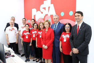 FOTO Vizită istorică a Familiei Regale la Poșta Română. A plantat și un stejar