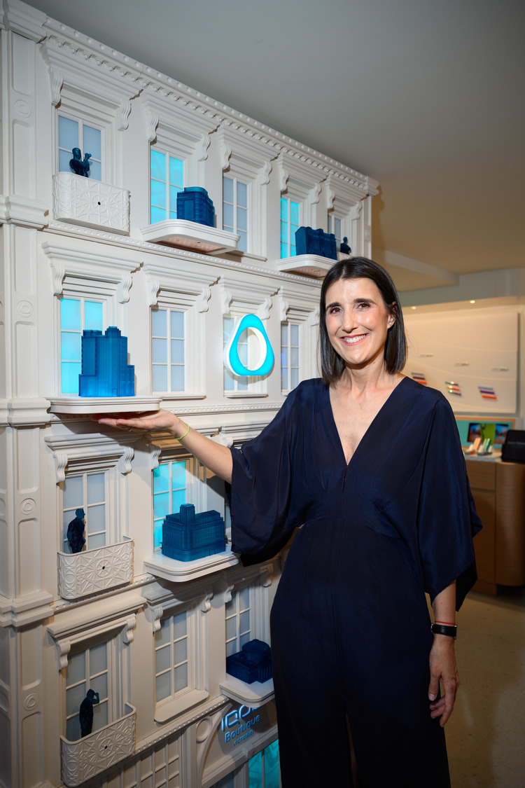 Noul IQOS Boutique Victoriei: concept de tip Retail 2.0 și o instalație artistică semnată Sebastian Comănescu