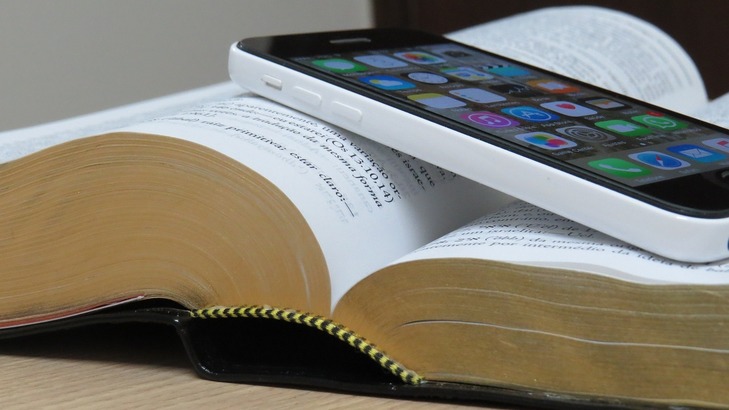 Firma care administrează Bible Chat, aplicația religioasă românească cu cea mai rapidă creștere a descărcărilor din lume, și-a sporit afacerile de trei ori în 2025