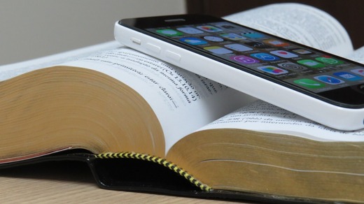 Firma care administrează Bible Chat, aplicația religioasă românească cu cea mai rapidă creștere a descărcărilor din lume, și-a sporit afacerile de trei ori în 2025