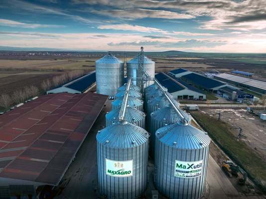 Tranzacție agribusiness. Familie de etnici slovaci cumpără o nouă fermă în România 