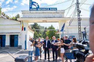 ULTIMA ORĂ VIDEO&FOTO Fabrică de tradiție salvată. Negocieri cu americanii pentru a produce muniție la Uzina Mecanică Sadu. "Asta înseamnă să îți pese!"