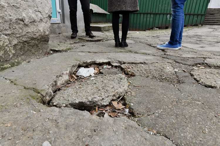 FOTO Liceul PTTR, de 16 ani în condiții mizere, a fost demolat. Va fi reconstruit pentru a deveni 