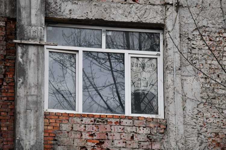 FOTO Liceul PTTR, de 16 ani în condiții mizere, a fost demolat. Va fi reconstruit pentru a deveni 