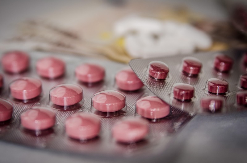 Un medicament ar încetini îmbătrânirea. Pastilă creată cu ajutorul inteligenței artificiale - Date preliminare