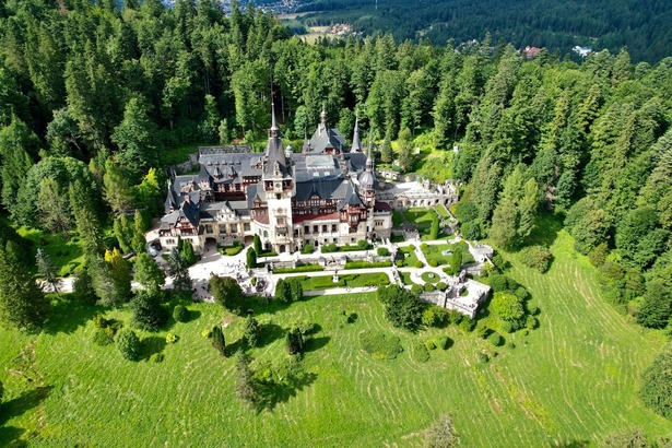 FOTO Schimbări la Castelul Peleș. Este restaurat inclusiv acoperișul