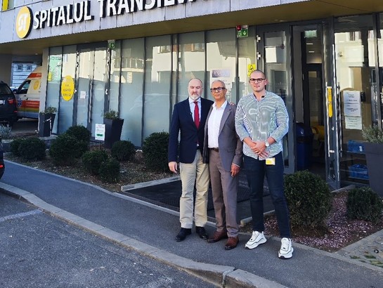 FOTO Ambasadorul Danemarcei, surprins de tehnologia medicală dintr-un spital privat din Cluj-Napoca