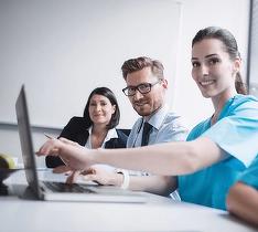 Abonamentul medical sau asigurarea privată? De ce tot mai multe companii le combină