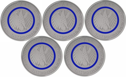 Germania lansează o monedă de 5 euro cu un inel de plastic albastru în mijloc