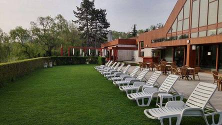 Clubul Floreasca și Hotelul Triumf, "perlele" RA-APPS, au lovit regia cu pierderi