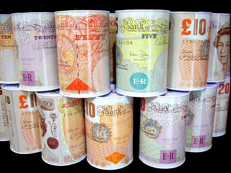 Lira sterlină ar putea scădea la minimul ultimilor 30 de ani în raport cu dolarul în eventualitatea unui Brexit - director PIMCO