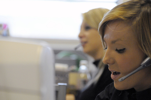 ASF și-a deschis un call-center care oferă informații gratuite românilor despre asigurări, burse sau pensii private