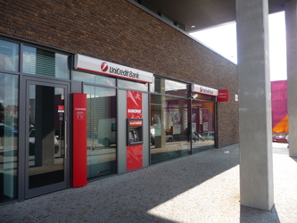 Acțiunile europene au pierdut avansul, trase în jos de companiile farmaceutice și energetice. UniCredit s-a apreciat cu 4%