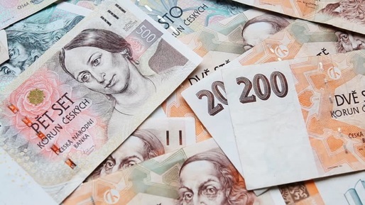 Banca Națională a Cehiei a renunțat la pragul care limita cursul coroanei față de euro