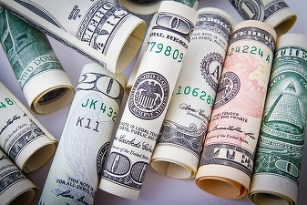 Șeful Trezoreriei SUA: Trump nu încearcă să deprecieze dolarul