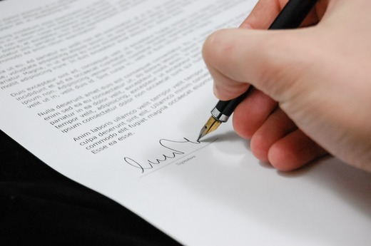 Compania suedeză Intrum Justitia a finalizat achiziția firmei de recuperare de creanțe Top Factoring