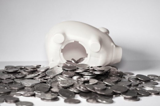 Bloomberg: Euro s-a transformat din cea mai riscantă monedă din lume înainte de alegerile franceze în preferatul tuturor