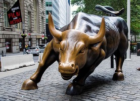 Dow Jones sare și de 26.000 de puncte. Creștere de 1.000 de puncte în nici 2 săptămâni pentru indicele american