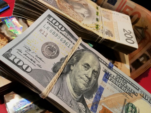 Rezerva Federală americană a lăsat dobânzile nemodificate, dar anticipează accelerarea inflației