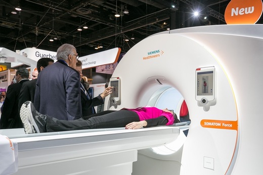 Siemens Healthineers, prezentă și în România, a atras 4,2 miliarde euro pe bursa din Frankfurt. Acțiunile urcă cu 7% 