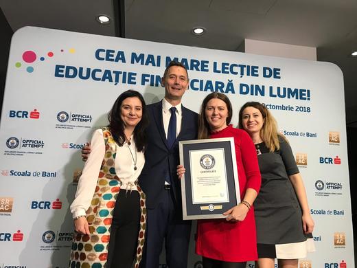 Marketingul recordurilor în campaniile de educație financiară: Guiness Book a validat azi în România cea mai mare lecție din lume, BCR depășind vechiul record al PwC SUA