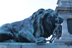 GRAFICE Cursul de schimb de 5 lei pentru un euro, un banc prost de început de an. „Atacul speculativ” al băncilor, măturat de o mișcare de întărire a monedelor din regiune