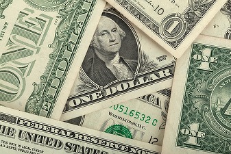 ANALIZĂ Dolarul, pregătit de o rezistență majoră 
