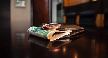 Euro a crescut spre 4,75 lei. Lira sterlină, cel mai scăzut nivel din ultima lună
