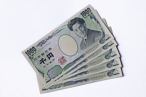 Banca Japoniei menține rata dobânzii de referință și amplifică măsurile de stimulare financiară