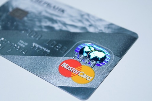 Mastercard dublează limita pentru plățile contactless fără PIN în România