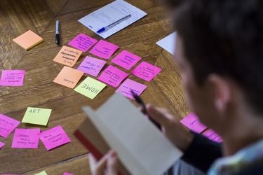 Educația financiară, prioritate strategică la nivel național și european