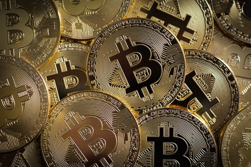Bitcoin se prăbuşeşte: Moneda digitală a scăzut cu 20% în weekend, după câteva săptămâni de foc