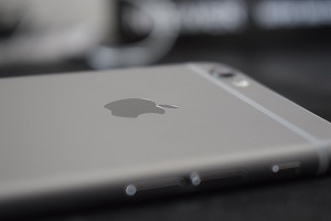 ULTIMA ORĂ Valoarea de piață a Apple a depășit, în tranzacțiile de luni, 3.000 de miliarde de dolari. Prima companie care trece acest prag. Capitalizare mai mare decât economia britanică
