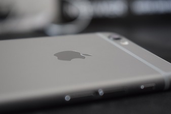 ULTIMA ORĂ Valoarea de piață a Apple a depășit, în tranzacțiile de luni, 3.000 de miliarde de dolari. Prima companie care trece acest prag. Capitalizare mai mare decât economia britanică
