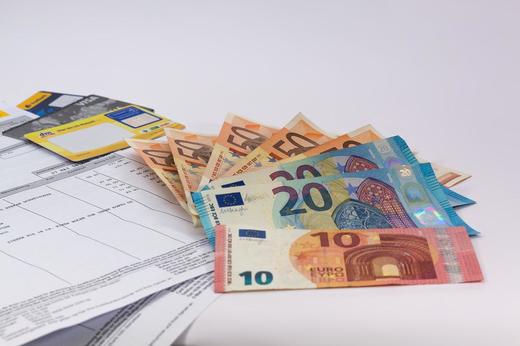 Consecințele deprecierii monedei euro în raport cu dolarul 