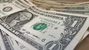 Dolarul - la cel mai ridicat nivel din ultimii 20 de ani din cauza tensiunilor din Ucraina