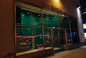 Banca americană First Republic continuă să cadă pe bursă. JPMorgan și alți creditori discută un nou sprijin
