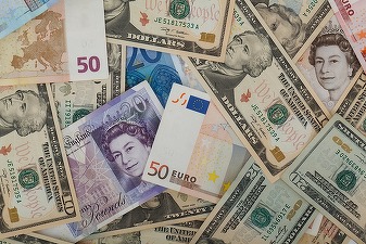 Dolarul american - cel mai scăzut nivel față de euro din aprilie 2022