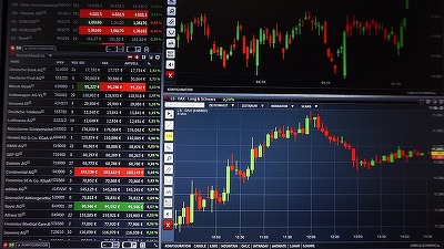 Bursele europene au închis în scădere, investitorii sunt precauți în privința perspectivelor economiei globale