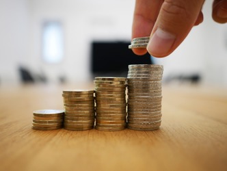 GRAFICE Băncile scumpesc creditele pentru firme. Cresc puternic dobânzile la euro
