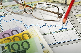ARB: Băncile din România nu au majorat comisioanele aferente operațiunilor în numerar în contextul intrării în vigoare a Legii care limitează cash-ul. 23% dintre români utilizează mai mult numerar în tranzacții și 13% doar numerar

