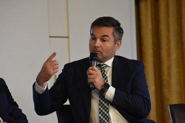 Profit Financial.forum - Bogdan Pleșuvescu, Banca Transilvania: Se mută creditul de la bănci spre credit furnizor și se duce spre 360 de zile! Măsurile fiscale au adăugat gaz pe foc. Ce a discutat cu Omer Tetik
